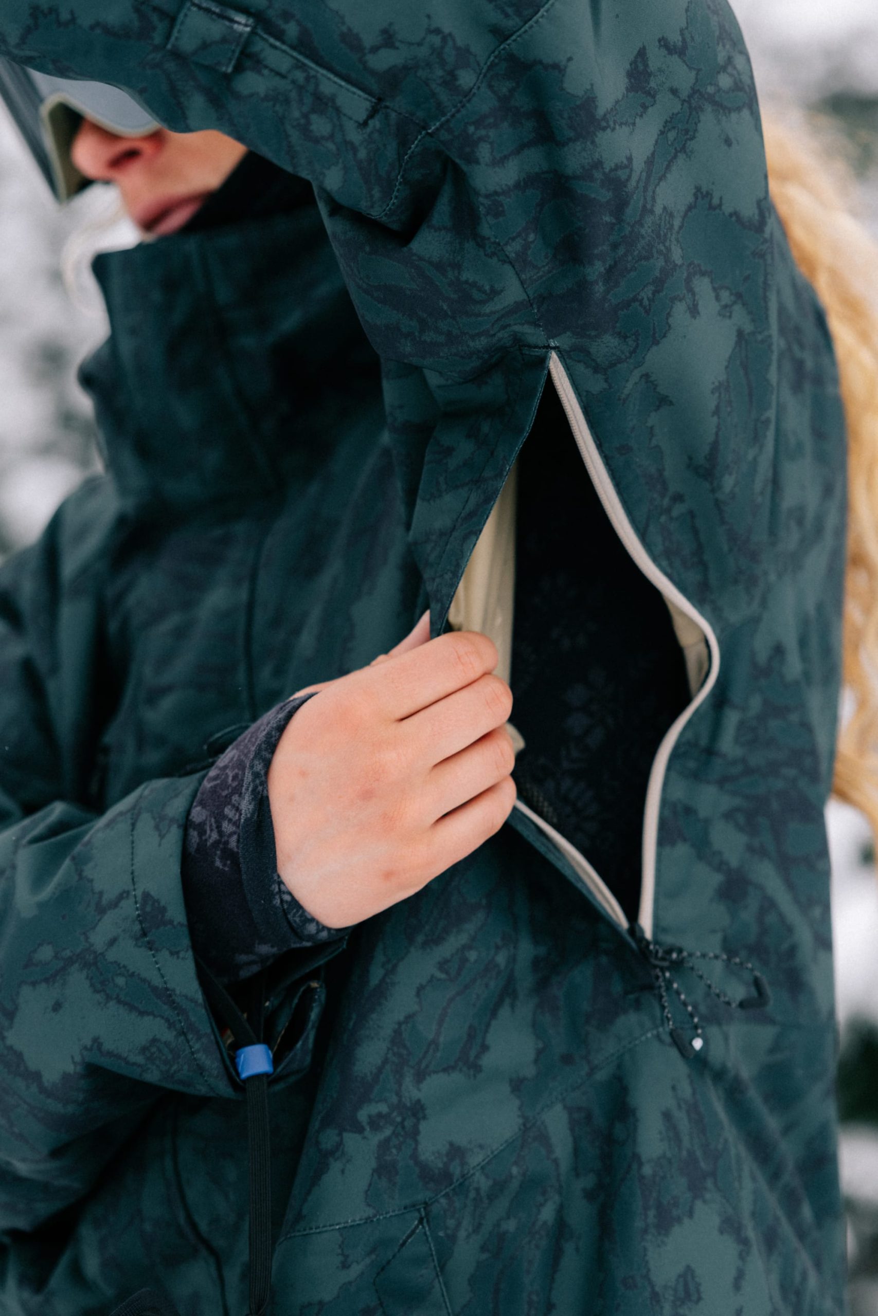 686 Women's GORE-TEX® Willow™ Insulated Jacket - Image 22