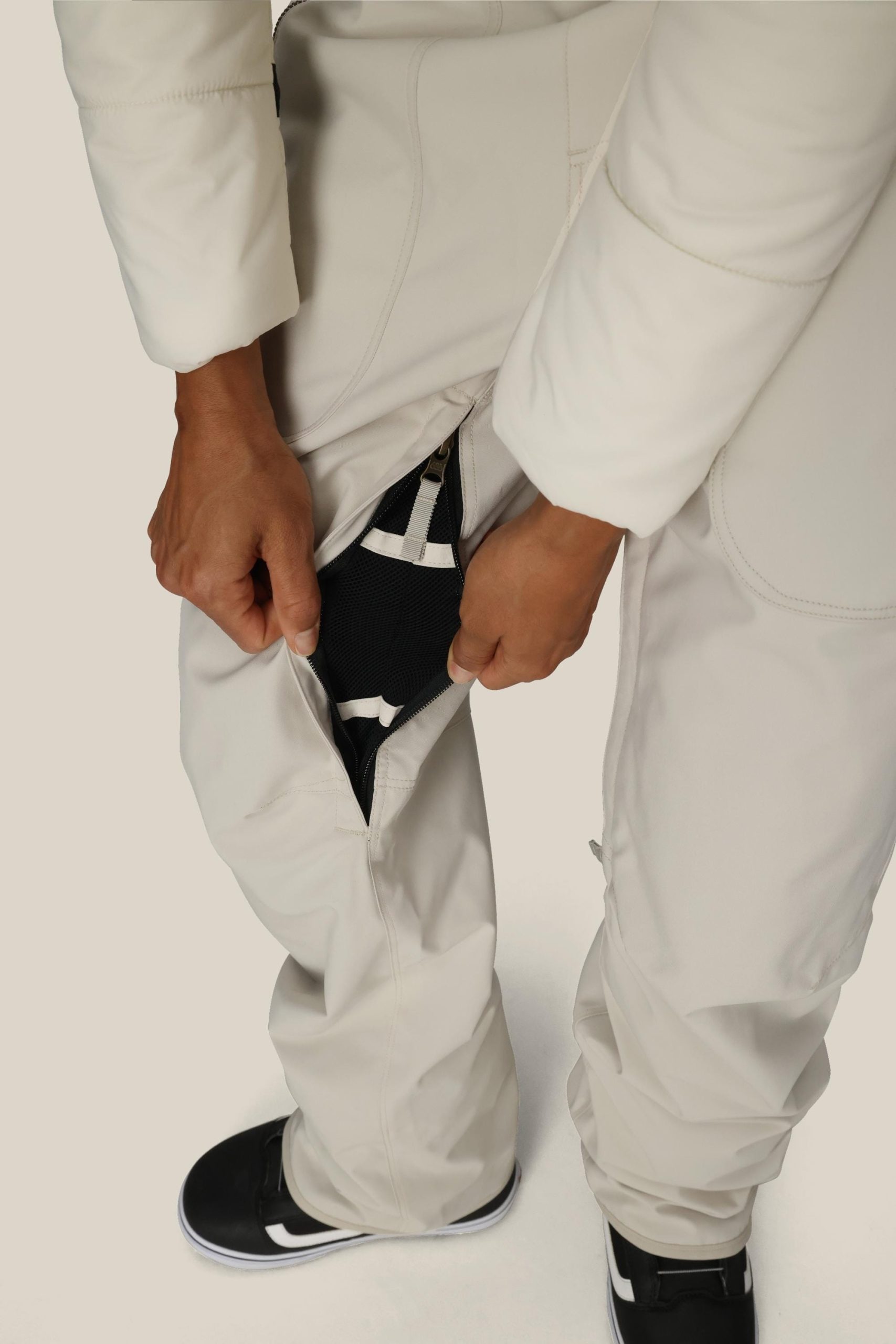 686 Women's Black Magic™ Insulated Bib - Image 22